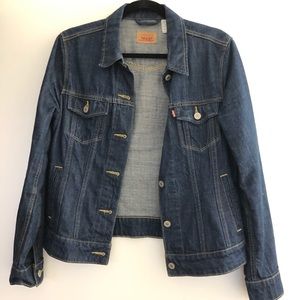 Levi’s dark wash denim jacket sz M